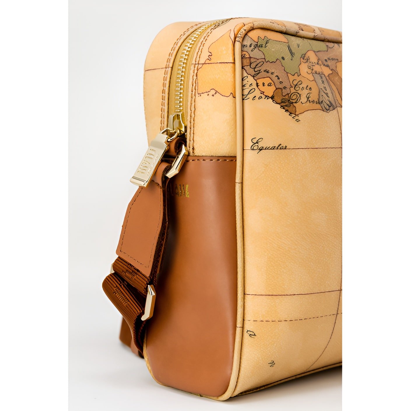Detail of gold zipper on Alviero Martini Prima Classe beige geo map bag.